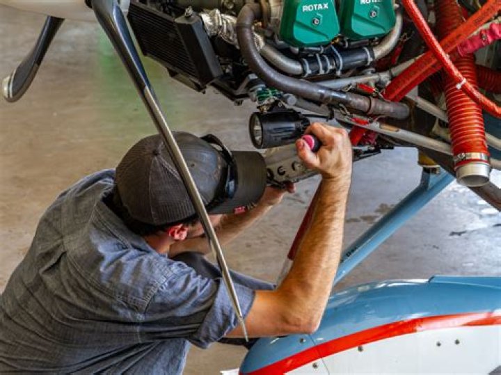 How much do bike mechanics make?