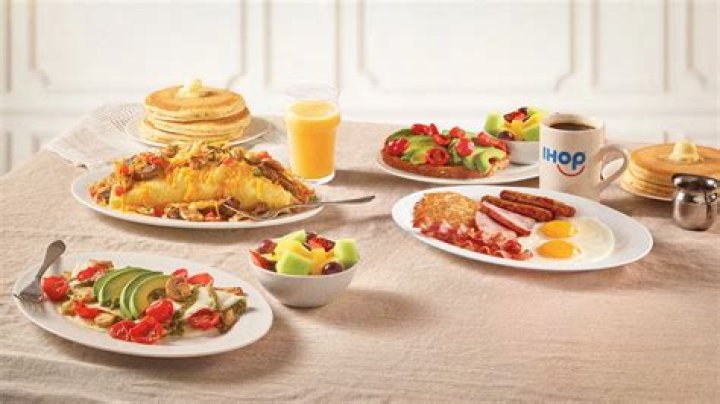 How much do IHOP hostess make in tips?