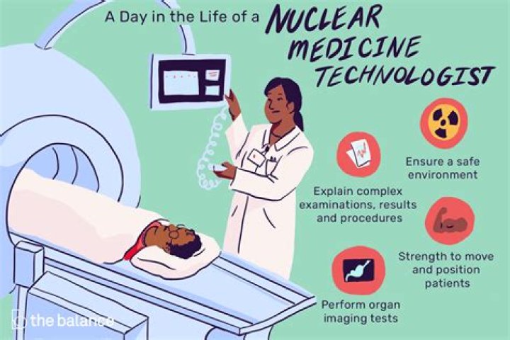 How much do nuclear medicine technologists make a year?