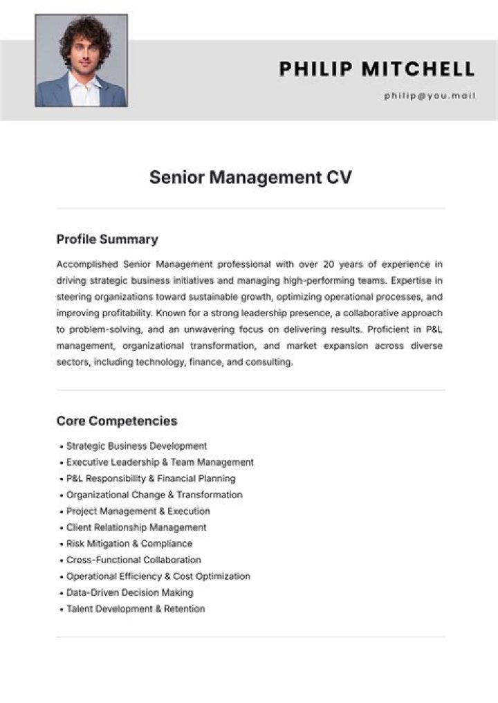 How much does a senior administrator?