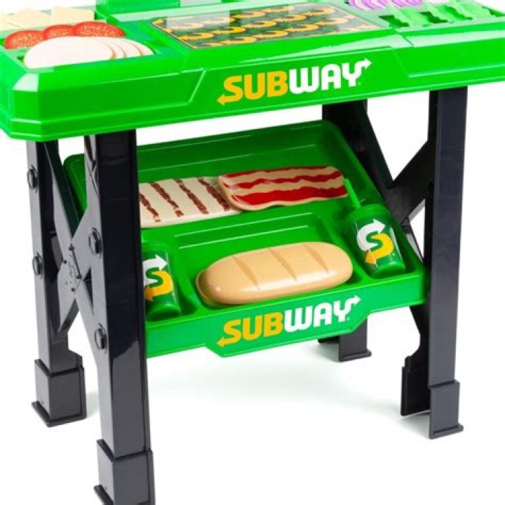 How much does a Subway maker make?