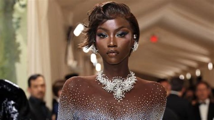 How much does a supermodel make a year?