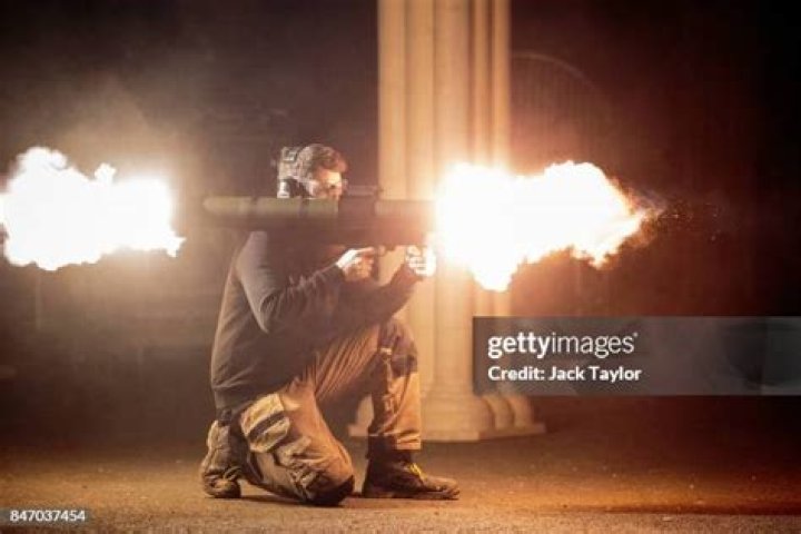 What education does a special effects technician need?